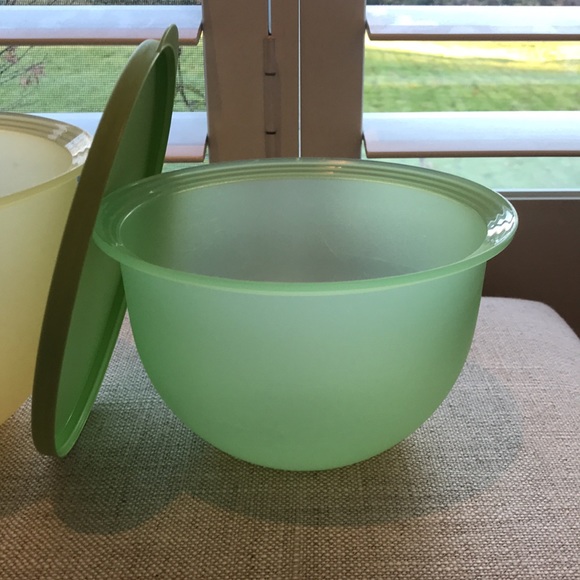 Tupperware Vintage Impressions Mixing Bowl Set in Sheer Yellow and Green - Picture 4 of 14